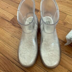 Clear Ugg Women's Rain/Winter Boots with Fur Lining and 2 Ugg socks